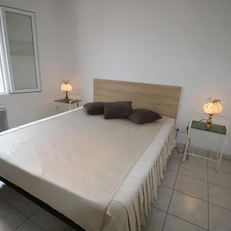 Maison De A 700m De La Avec Terrasse, Wi-fi, Et Equipements Complets. - Fr-1-22-296 Feriehus