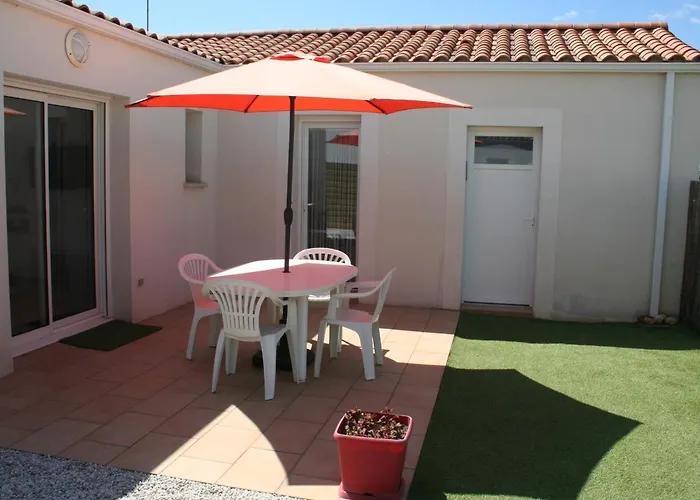 Ferienhaus Maison De A 700m De La Avec Terrasse, Wi-fi, Et Equipements Complets. - Fr-1-22-296